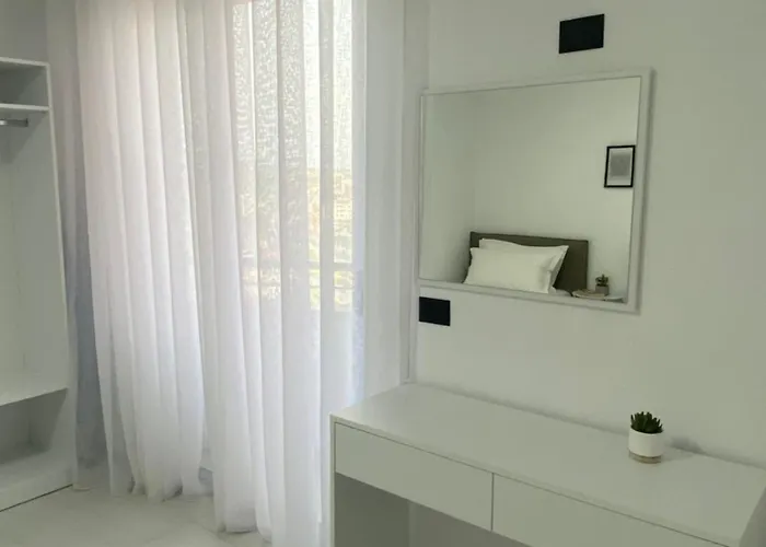 Lulu - Gray Apartment